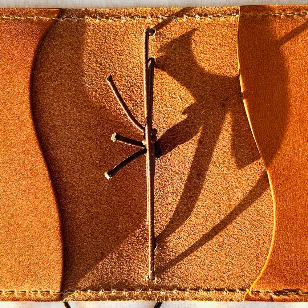 Chic Sparrow Tan Austin Leather Wallet or Notebook Cover - Picture 4 of 6